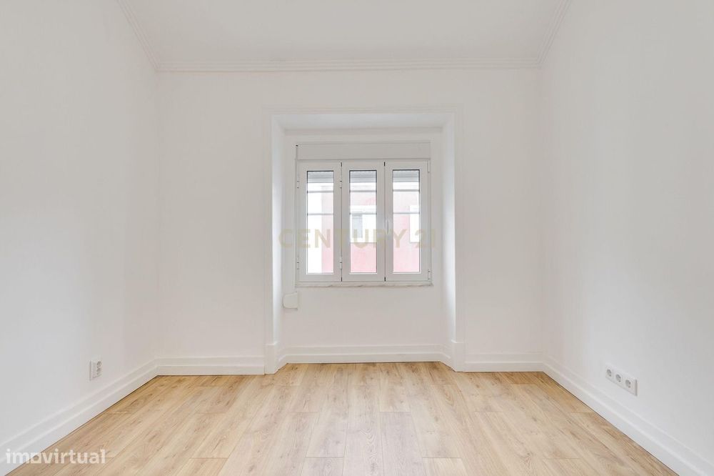 Apartamento T2, totalmente renovado.