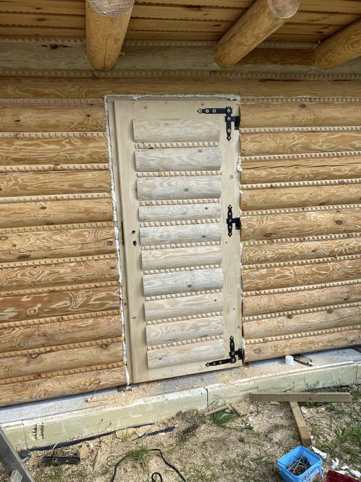 Sprzedam drzwi drewniane zewnętrzne do domu sauny