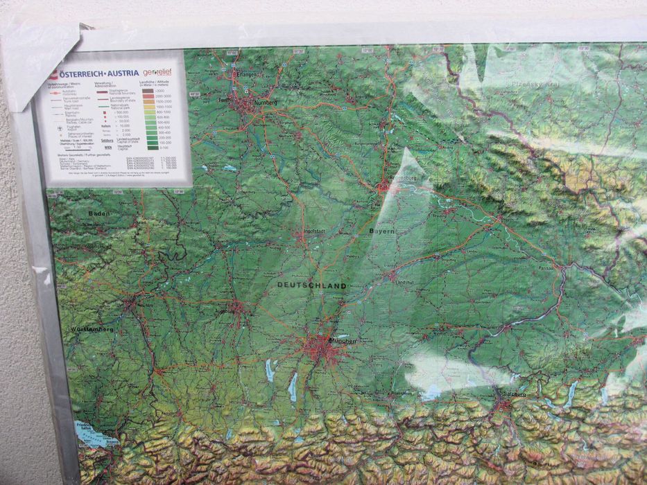 3D Mapa de relevo da Áustria 1:800.000 com moldura de alumínio