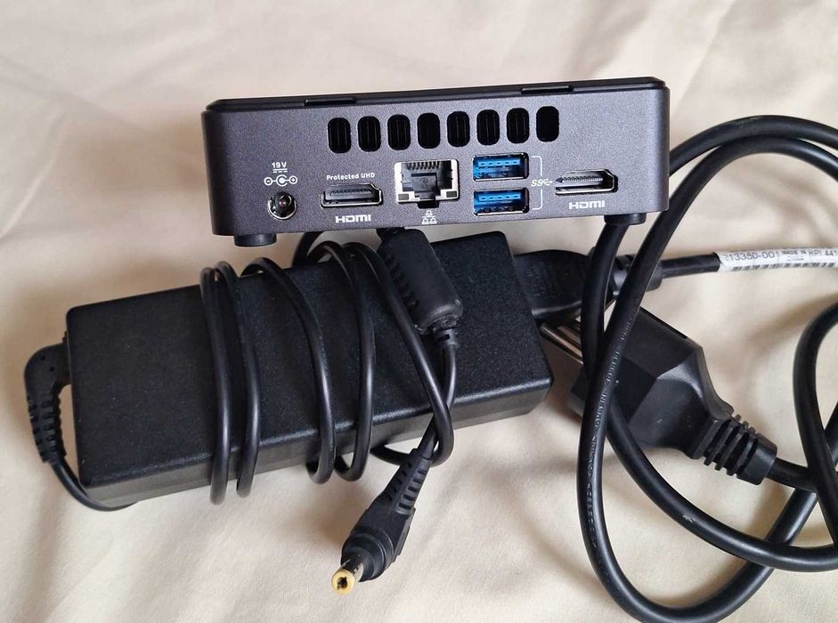 Mini komputer Intel NUC i3-7100u 8-RAM 256-SSD WiFi