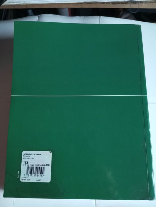 Introdução À Economia 3 Edição de Fernando Araújo editora  Almedina