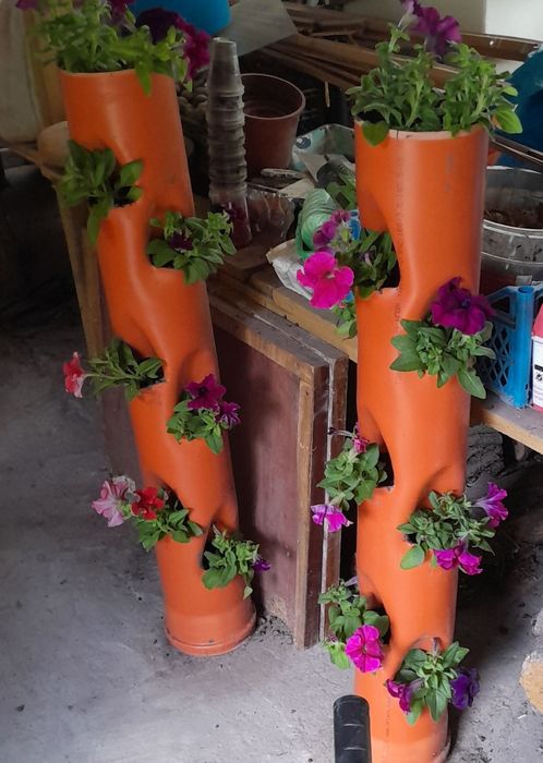 Вертикальна грядка з каналізаційної труби