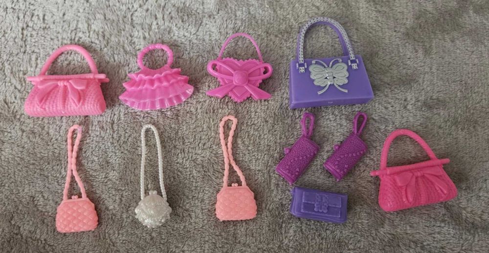 Akcesoria dla lalek wieszaki ubranka torebki
