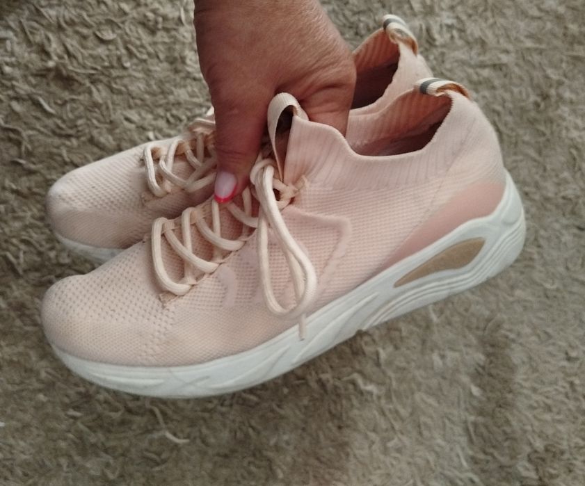 Buty sportowe damskie Oliver rozmiar 39 stan bardzo dobry