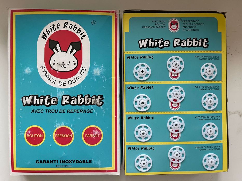 Кнопки пришивні пластик 7-25 мм White Rabbit та булавки 18мм