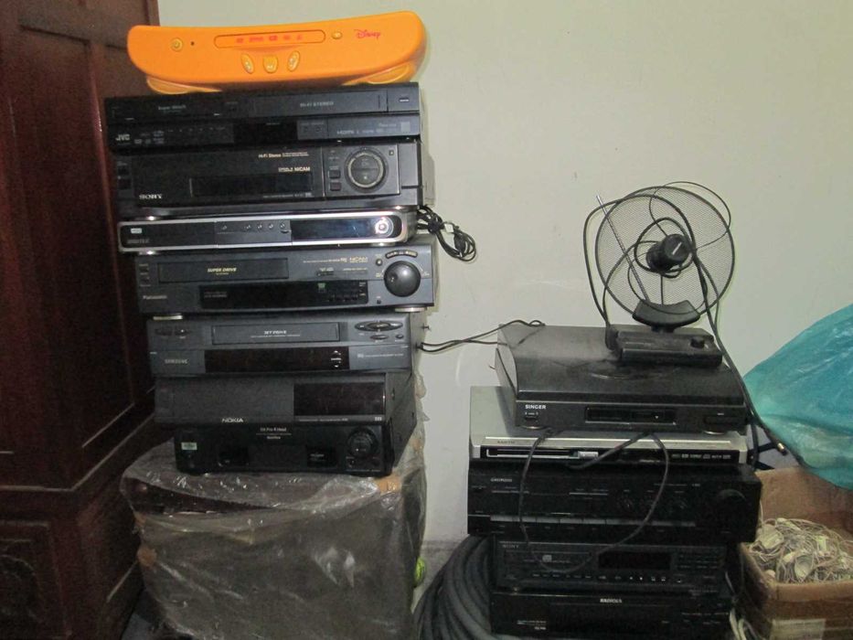 Muitos parelhos para peças ou reparação