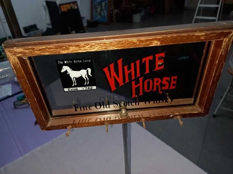 publicitario White Horse