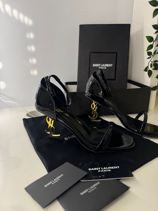Sandálias YSL Saint Laurent Opyum - Novas