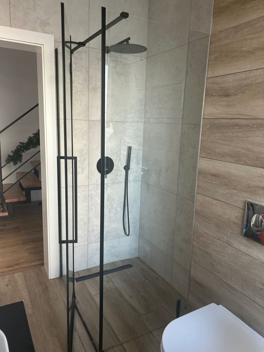 Kabina prysznicowa czarne elementy