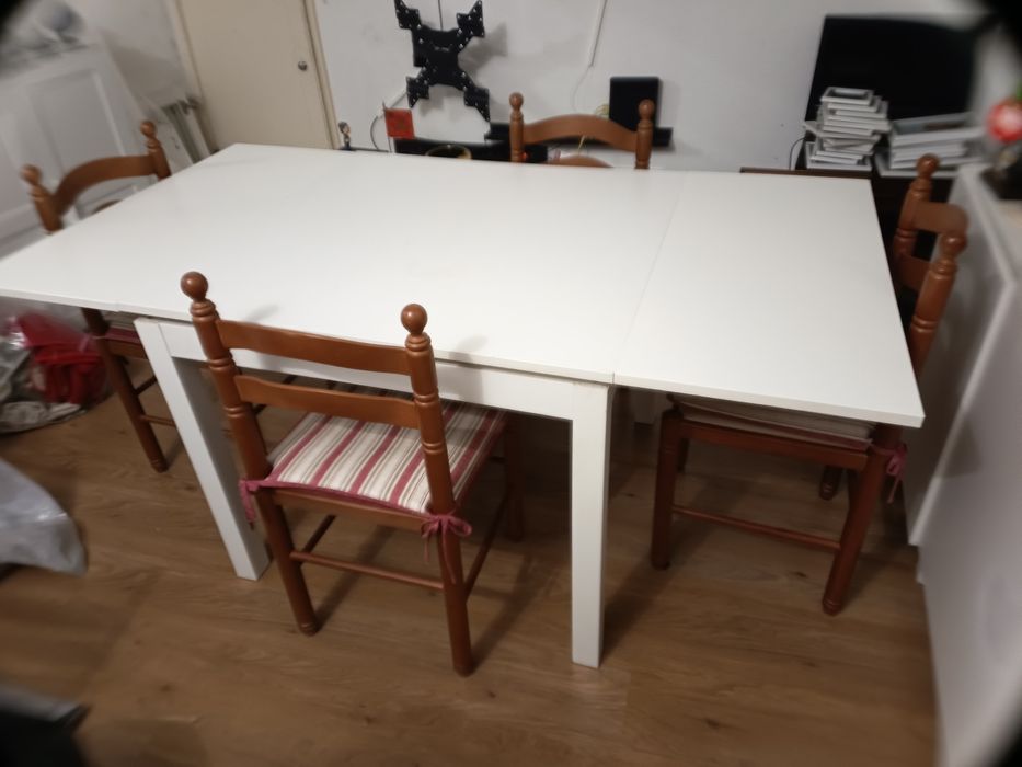 Mesa do Ikea com 4 cadeiras