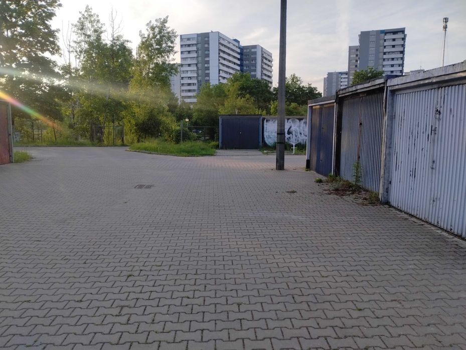 Garaż Katowice, ul. Piastów os 1000-lecia,zesp.garaż.SM PIAST