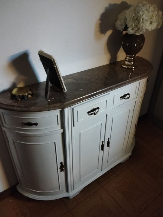 Sapateira lacada em branco