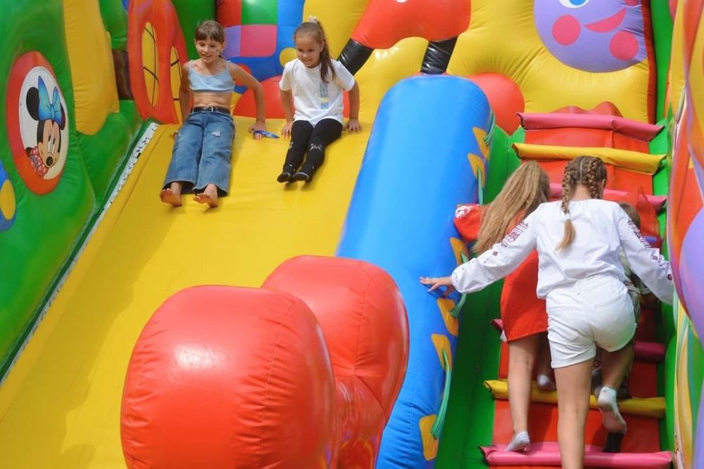 Надувна гірка горка батут прокат атракціонів на свято тир аренда: 500 ...