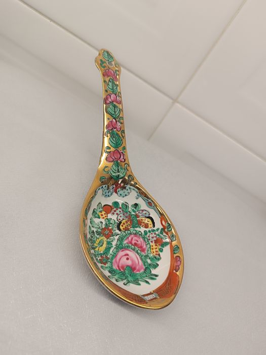 Colher Decorativa porcelana Macau. Muito Antiga