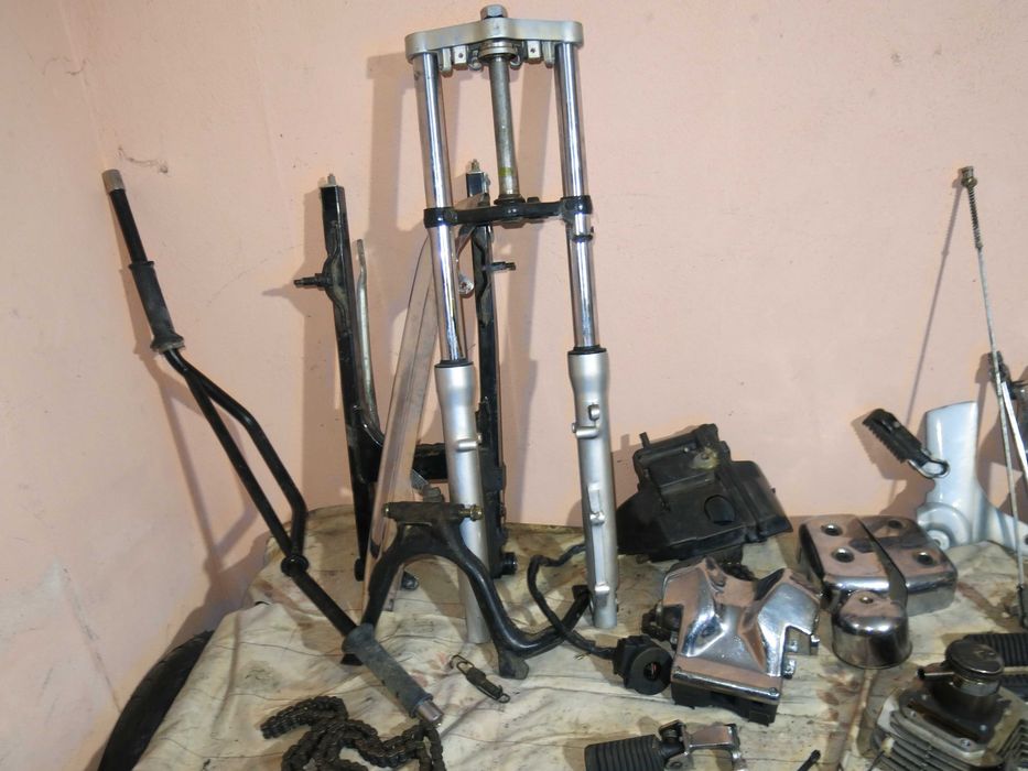 Stopki boczne Sym Husky 125.