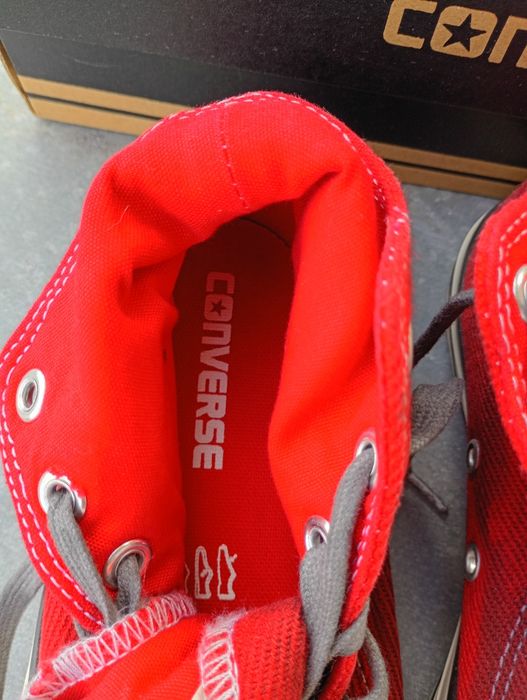 Convers кеди лимитована серія.