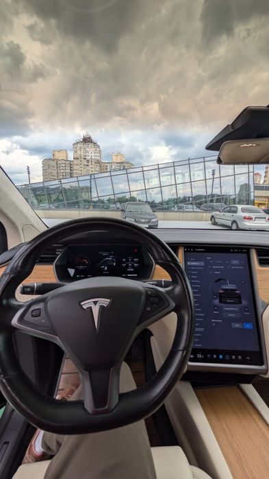 Tesla Model X 2019 VIN 5YJXCBE24KF150807 фото оголошення 8 з 18