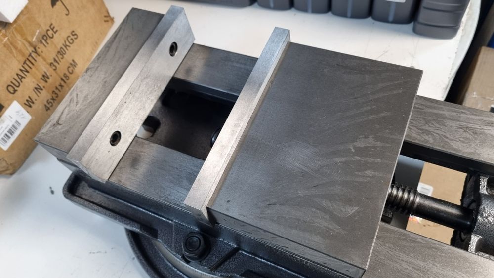 Тиски прецизионные станочные QM16160. 16200. поворотные (лещата)