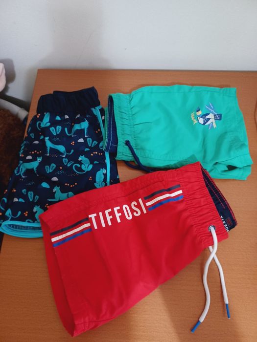 Lote de roupa de criança dos 2 aos 4 anos