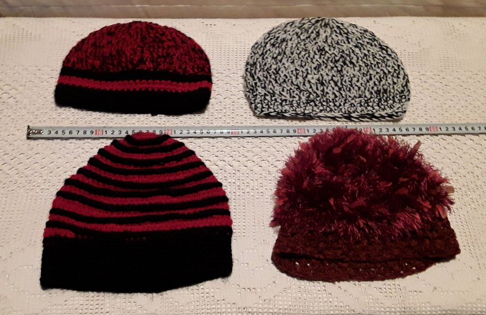 Gorros em malha feitos à mão, novos! Peças únicas
