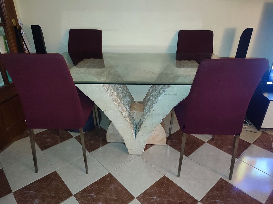 Mesa de sala com 4 cadeiras