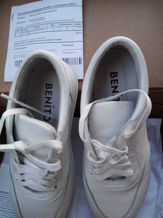 кросівки 39 розміру білі