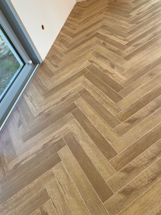 terakota parkiet jodełka