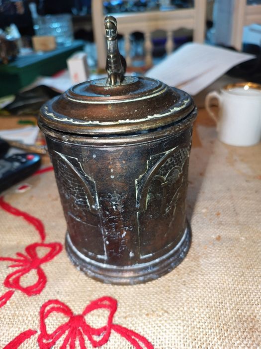 Kufel z brązu Hamlet pierwsza połowa XXw.