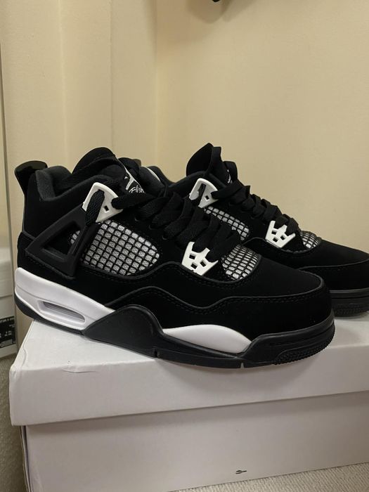 Bialo czarne Air Jordan 4 Retro