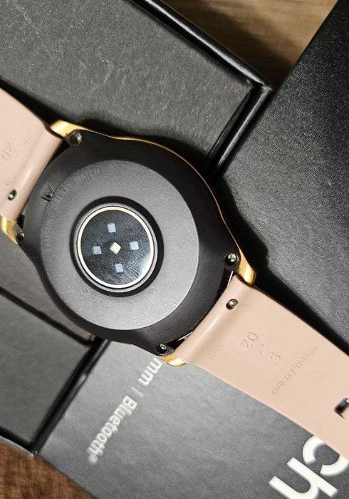 Смарт-часы Samsung Galaxy Watch 42mm Bluetooth (Gold)