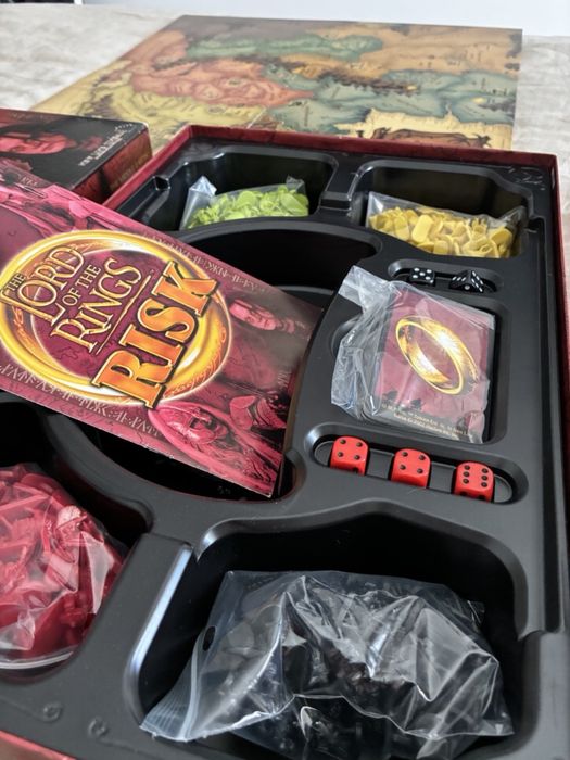 Lord of the Rings Risk Board Game (2002)