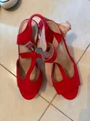 Sandały damskie na obcasie czerwone