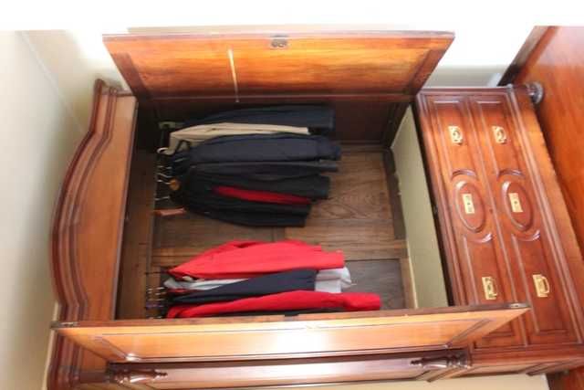 Guarda Fatos Antigo Restaurado