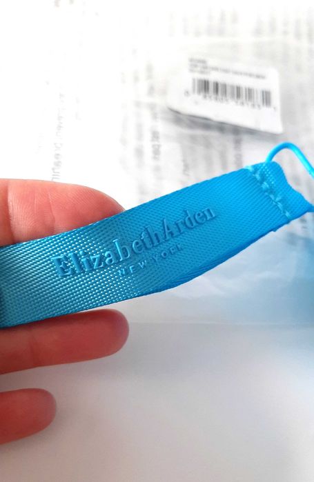 zestaw Elizabeth Arden z kosmetyczką kremy pomadka balsam