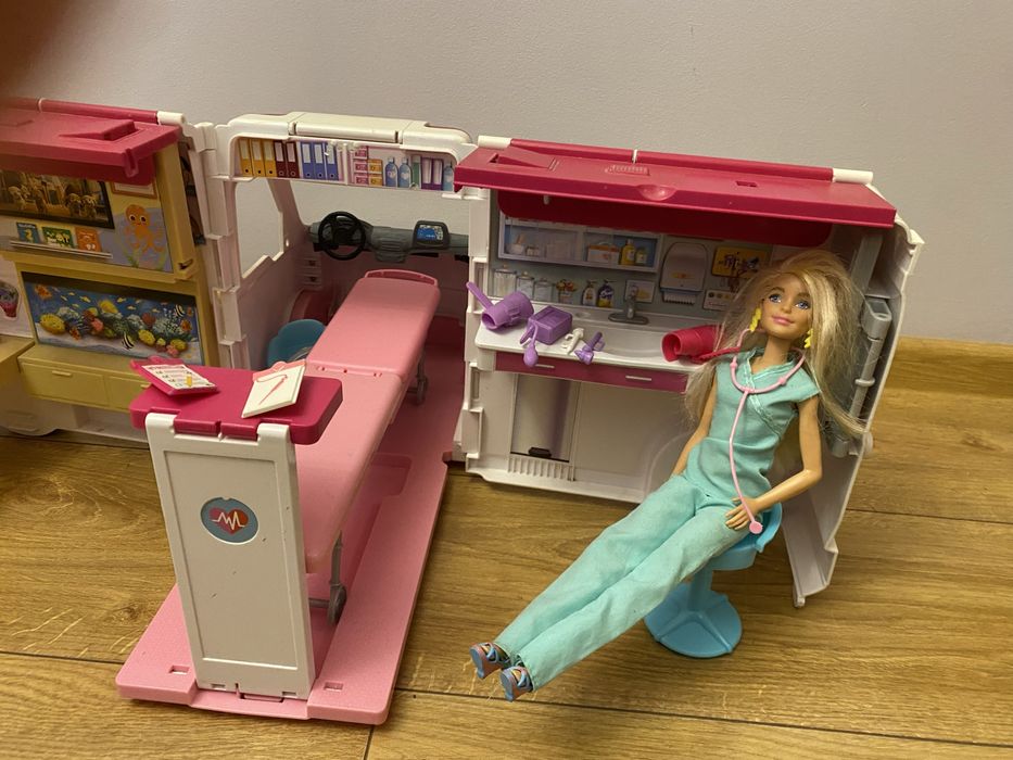 Karetka Barbie z akcesoriami