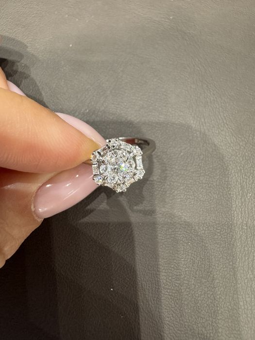 Золоте кольцо з діамантами