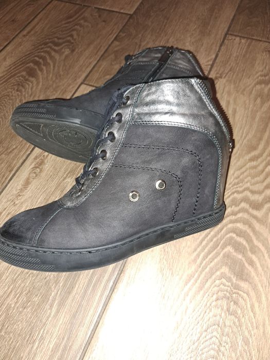 Buty na platformie "Carinii"