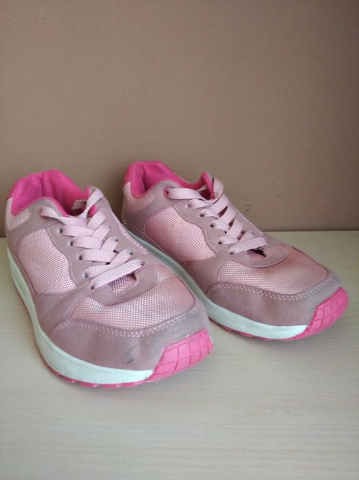 Buty sportowe damskie - wyprzedaż szafy