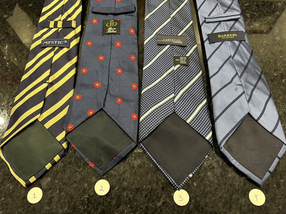 Gravatas diversas de marca