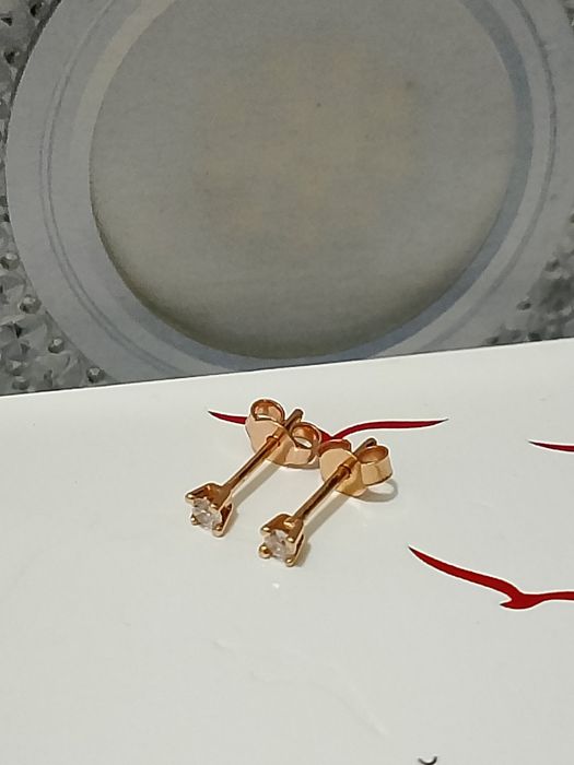 Золотые серьги- гвоздики 585 пробы.