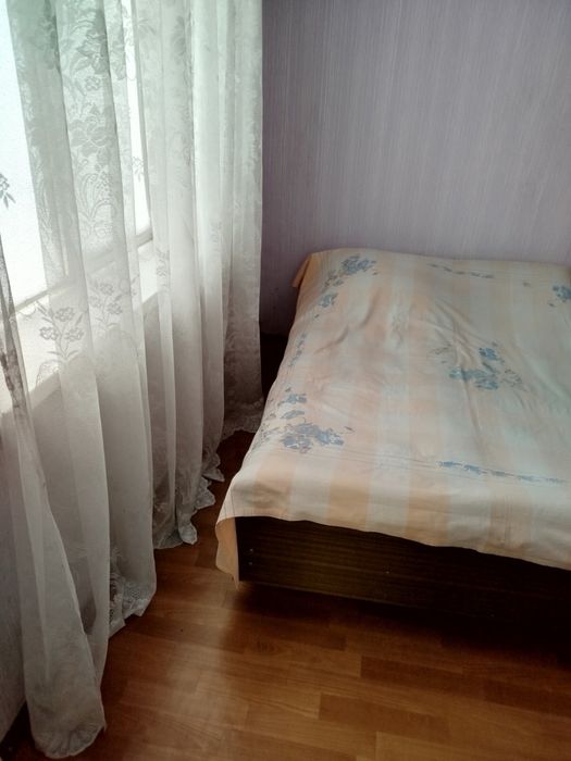 Частина будинку і земельна ділянка з садом