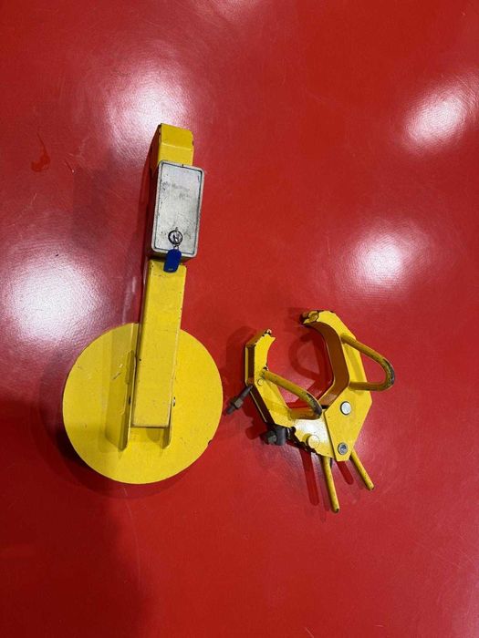 Bloqueio anti-roubo 1 fecho, 1 braço 1 conjunto duas chaves numeradas.