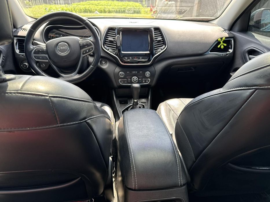 Продам Jeep Cherokee 3.2 бензин 2018р.
