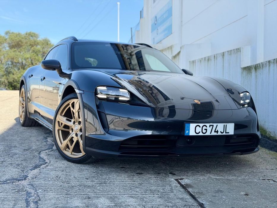 Porsche Taycan Cross Turismo 4S