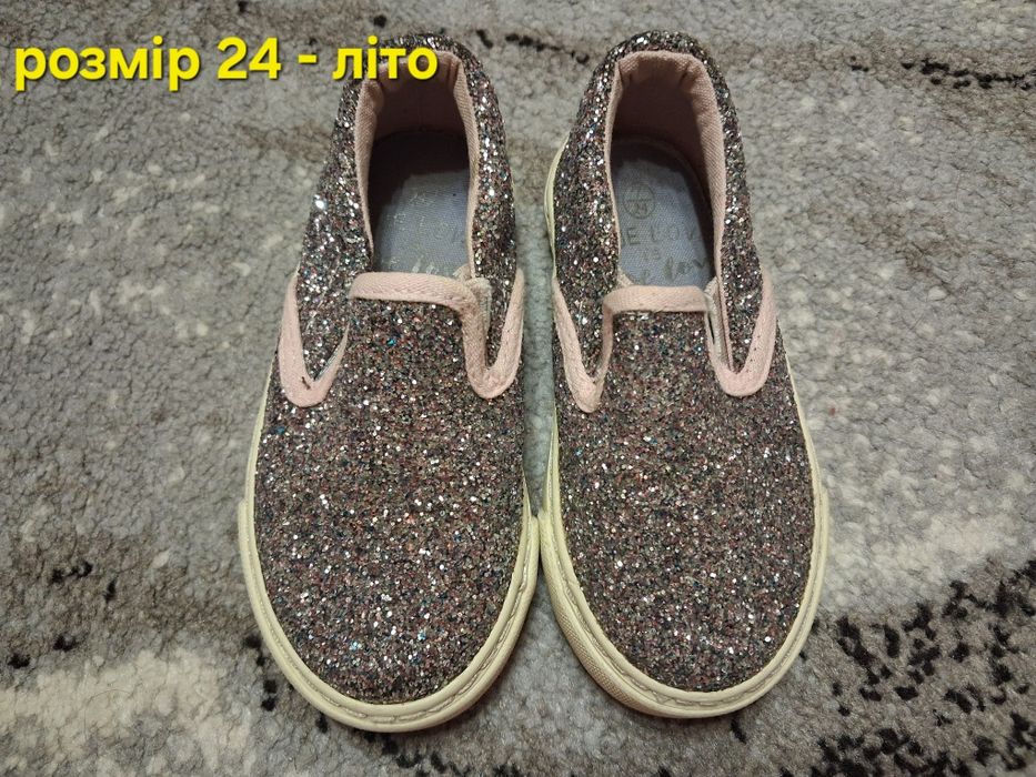 Взуття для дівчинки