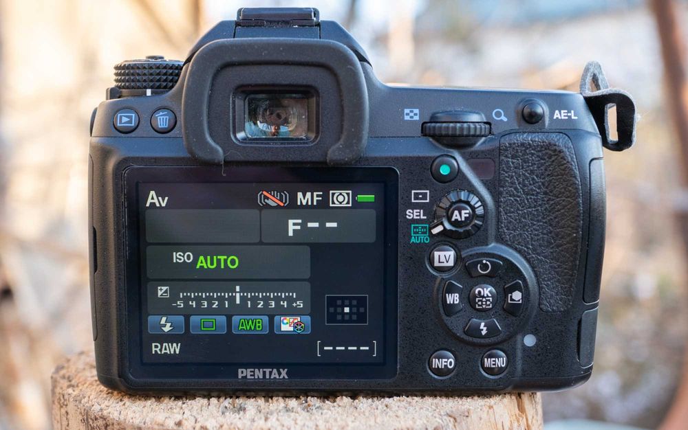 Дзеркальна фотокамера Pentax K5 майже нова. пробіг  6200 !!
