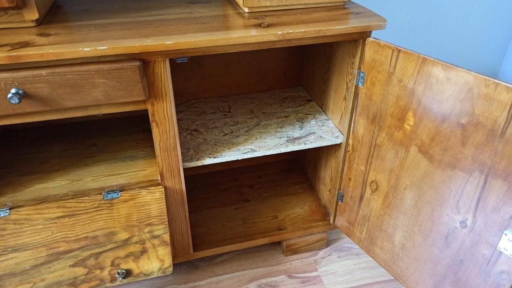 Odnowiony kredens retro PRL