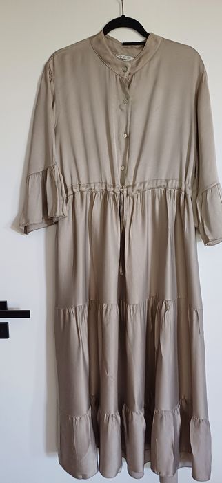 Sukienka beżowa satynowa