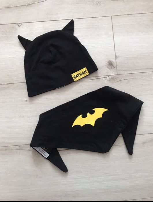Набір Sinsay  шапка і хустинка хомут на шию бетмена на 1-4 міс
