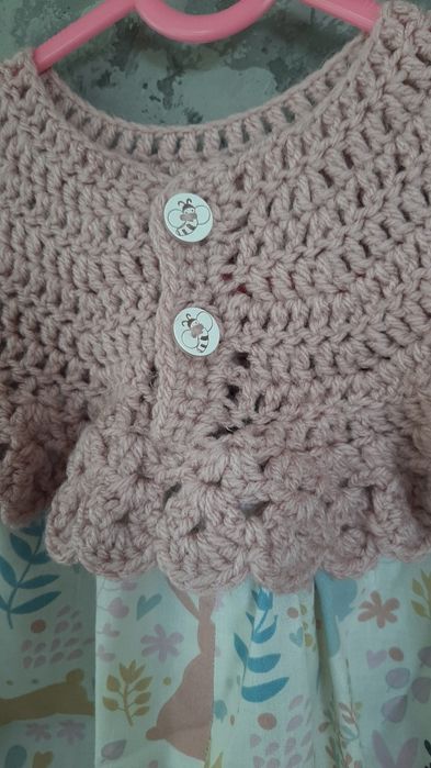 Przepiękna sukienka dziergana w króliczki, rozm. 74, stan bdb